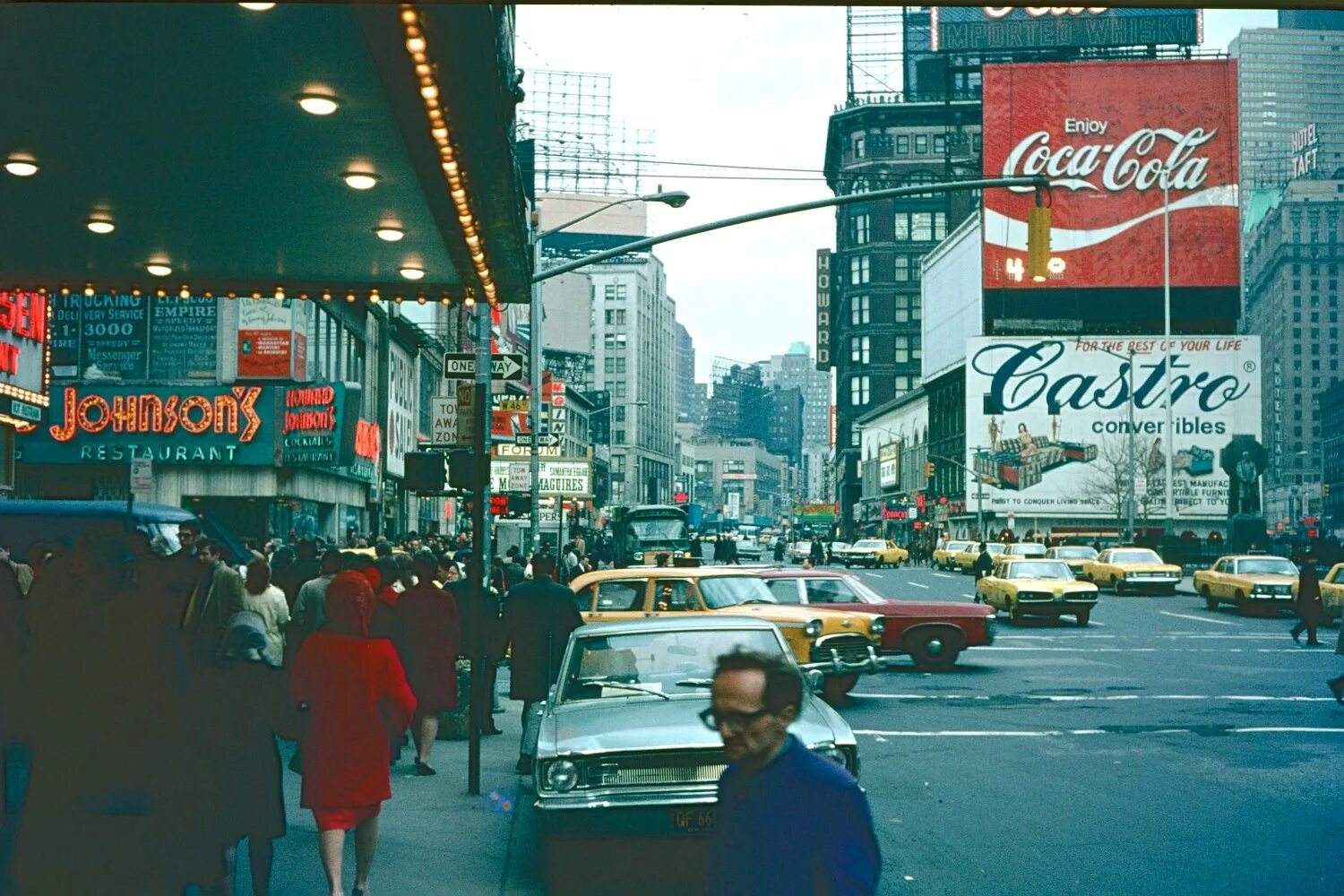 They live in new york. Таймс сквер 1970. Нью-Йорк 1970s. Таймс сквер Нью-Йорк 1970. Таймс сквер 1980.