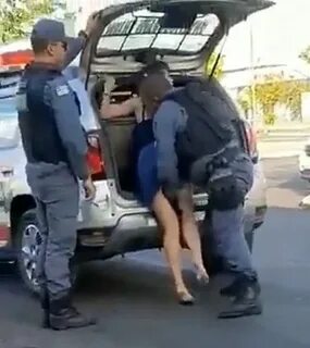 PM que colocou mãe embaixo de saia de mulher durante abordagem é afastado d...