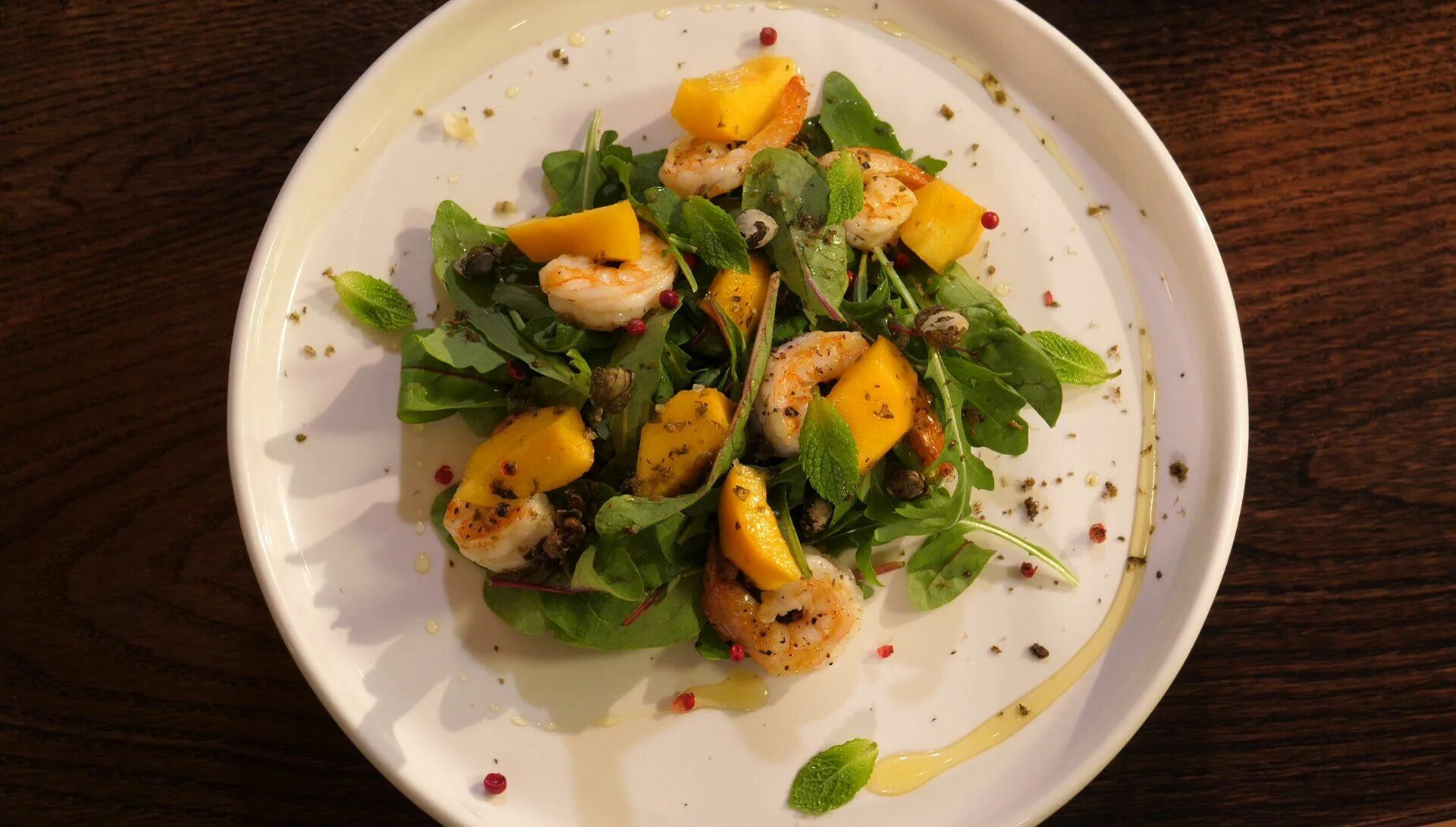 Персики с креветками. Салат с креветками и апельсином. Салат портофино с креветками. Персики с креветками. Салат с морепродуктами и лимоном.