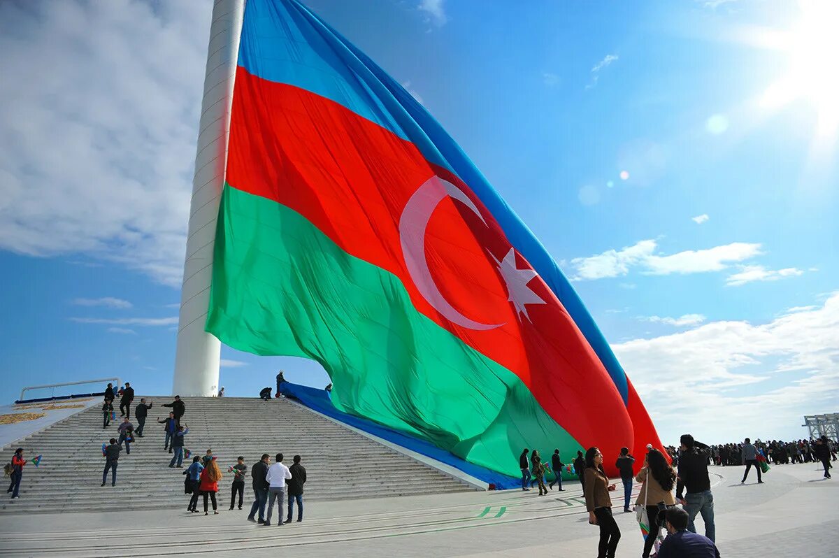 Самый лучший флаг. Флаг азербайджана в баку. площадь флага азербайджана. самый большой флаг азербайджана. флаг азербайджана в баку самый большой.