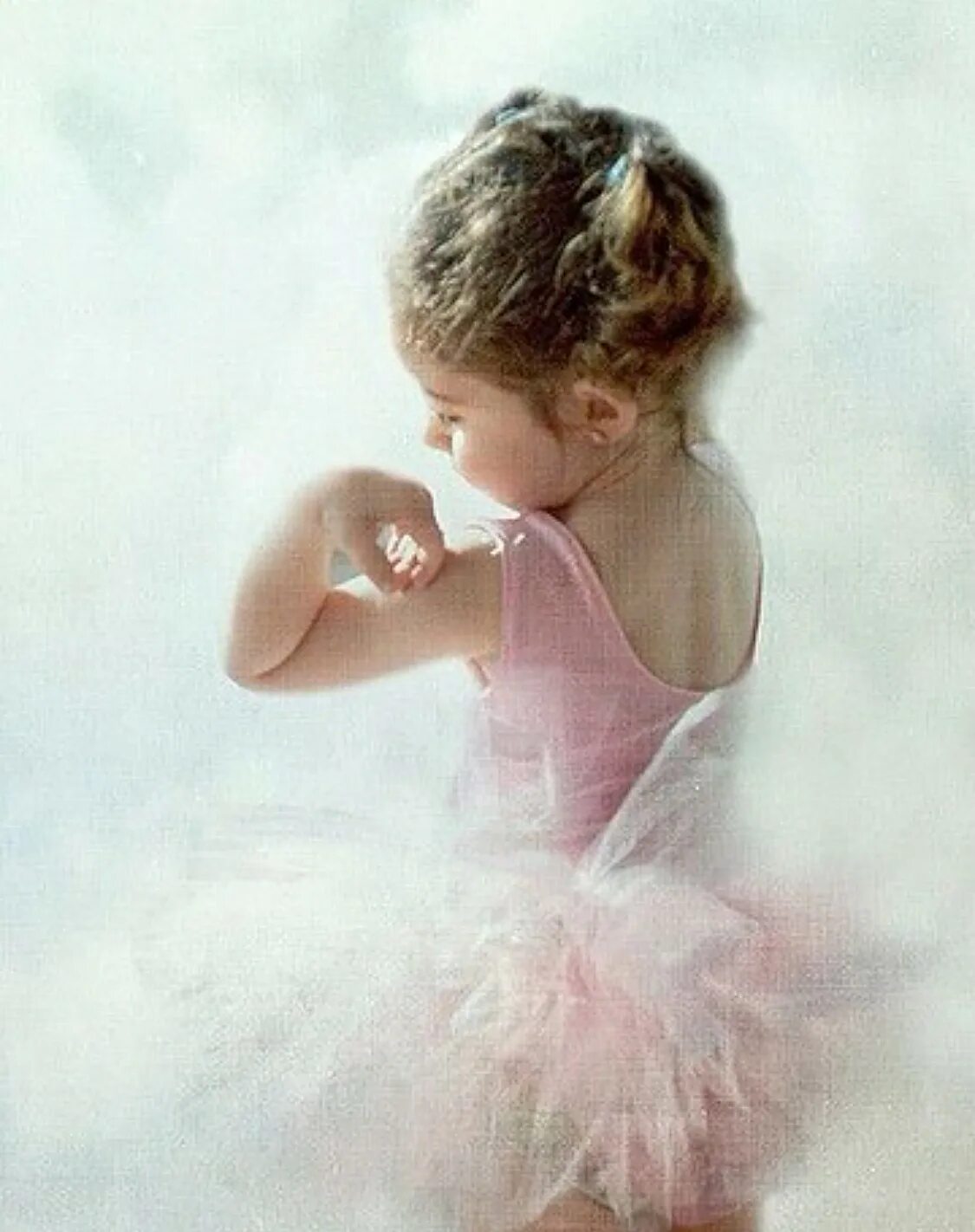 джоанна колон. видео танцующей маленькой девочки. маленькие дети танцуют смешные. девочка танцует. смешные танцы детей.