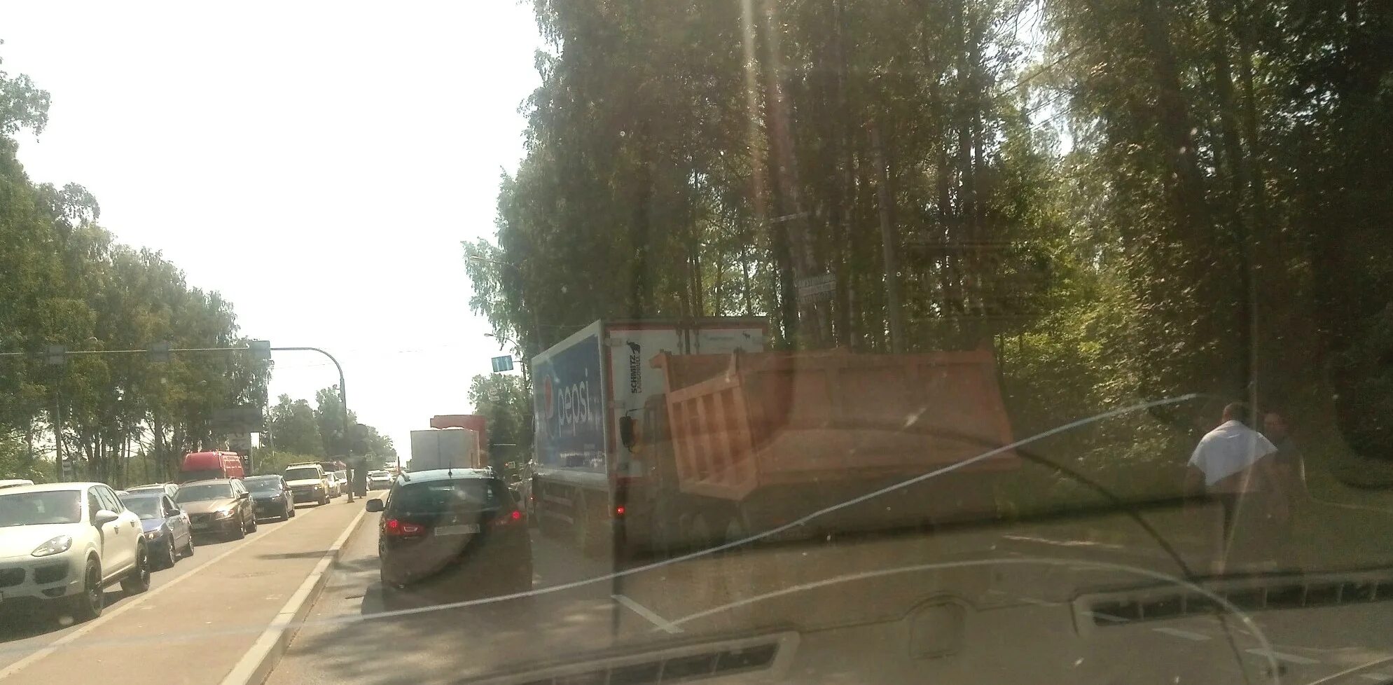 Пробка на выборгском шоссе сейчас. Пробка на выборгском шоссе в парголово. пробки на выборгском шоссе. пост гаи выборгское шоссе.