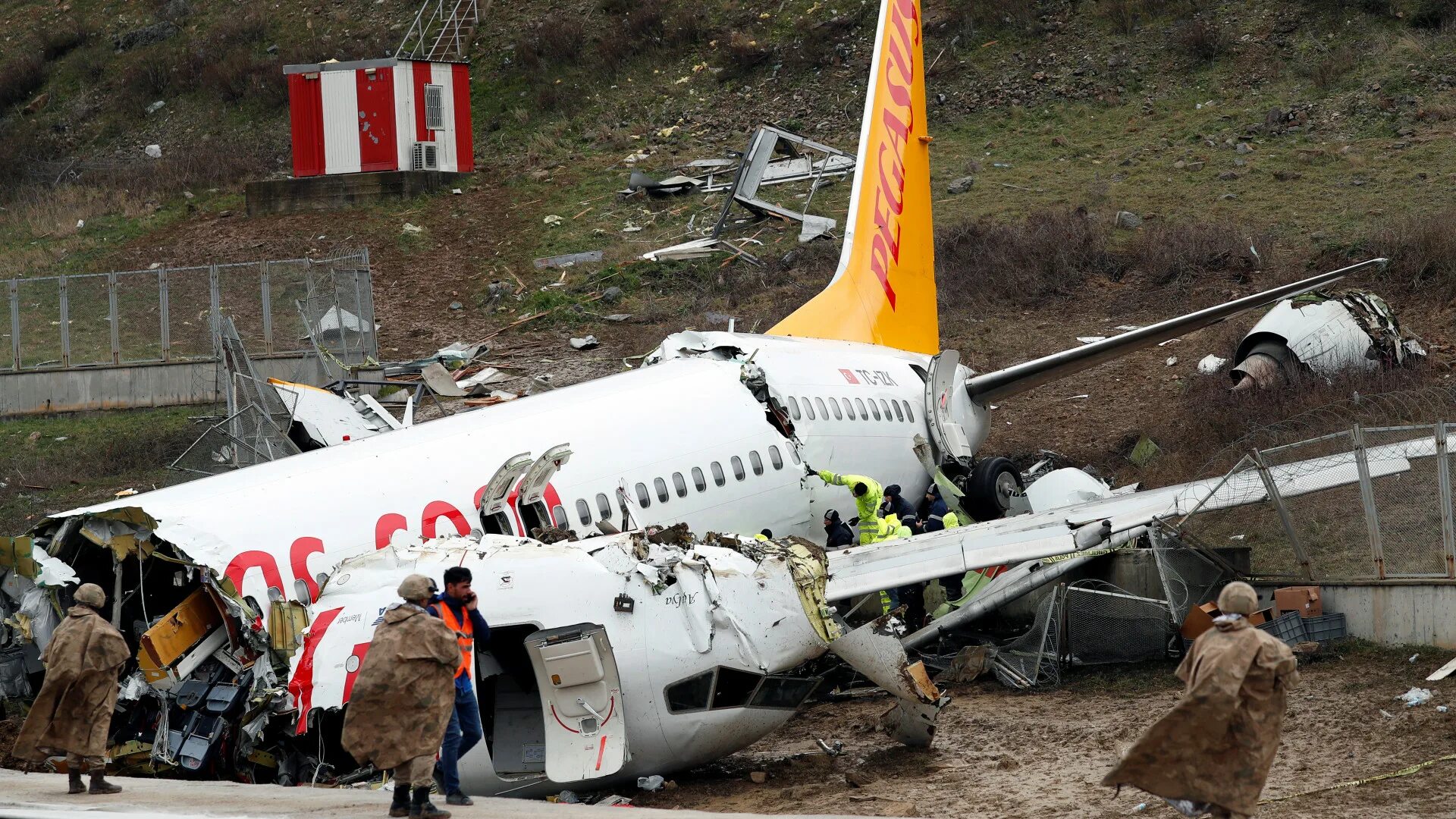 Авиакатастрофа посадка. Крушение а320 в Сочи. Боинг 737 авиакатастрофа. Катастрофа Boeing 737 в Стамбуле. Пегасус авиакомпания катастрофы.