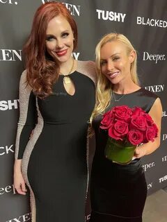 מייטלנד וורד זוכה בפרס השחקנית הטובה ביותר 2021 פרסי חדשות וידאו למבוגרים (14 תמ