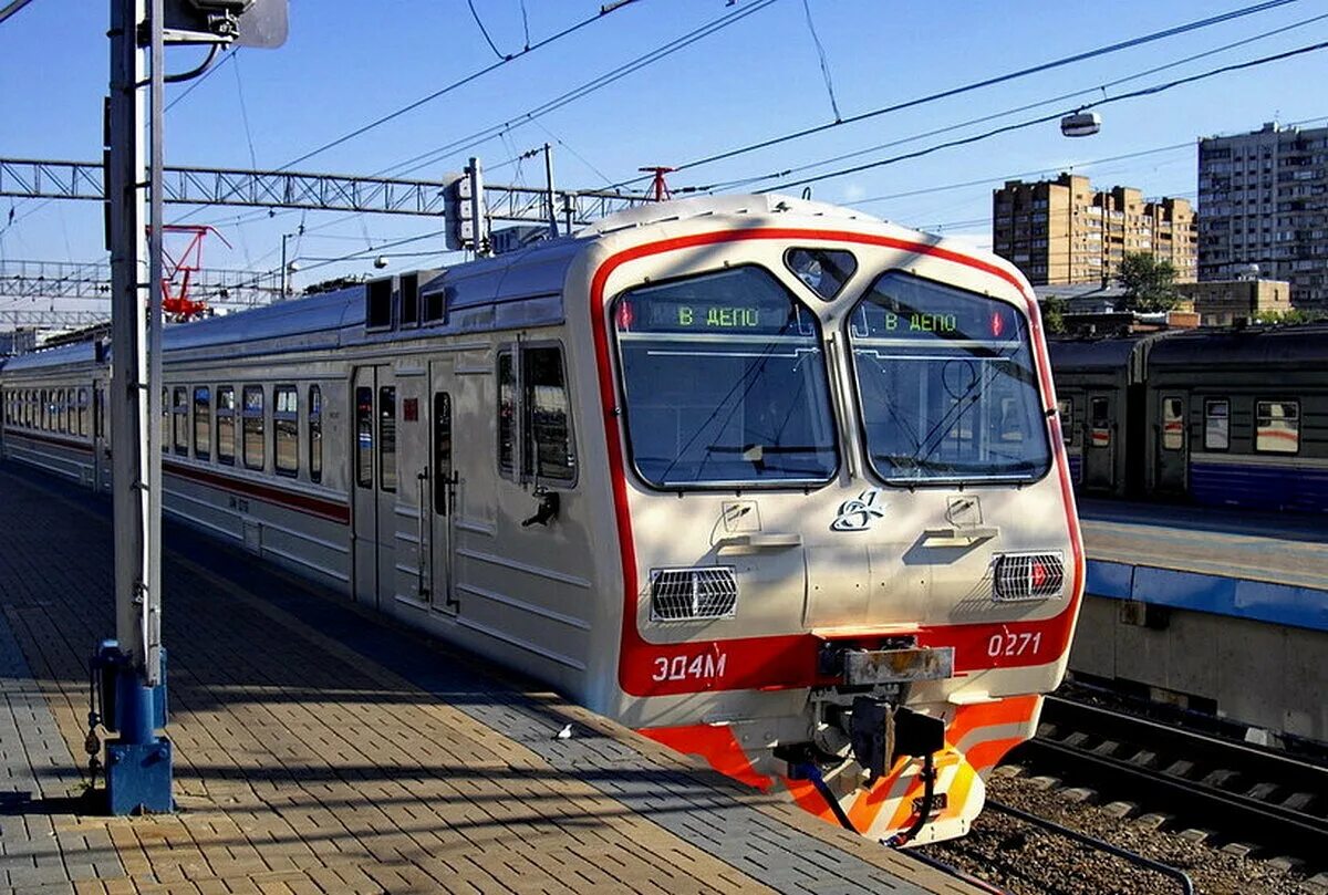 Эд4м 0271. Электропоезд эд4м Спутник. Эд4м РЭКС. Депо Ярославский вокзал эд4м. Электричка фруктовая москва