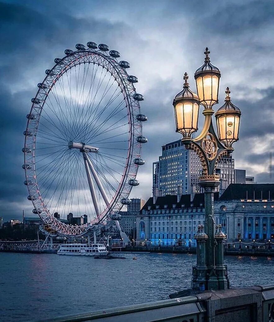 Лондонский глаз London Eye. Лондонский глаз колесо обозрения Великобритания. Достопримечательности Лондона «Лондонский глаз» (London Eye). Колесо обозрения Англия глаз. Лондон любой