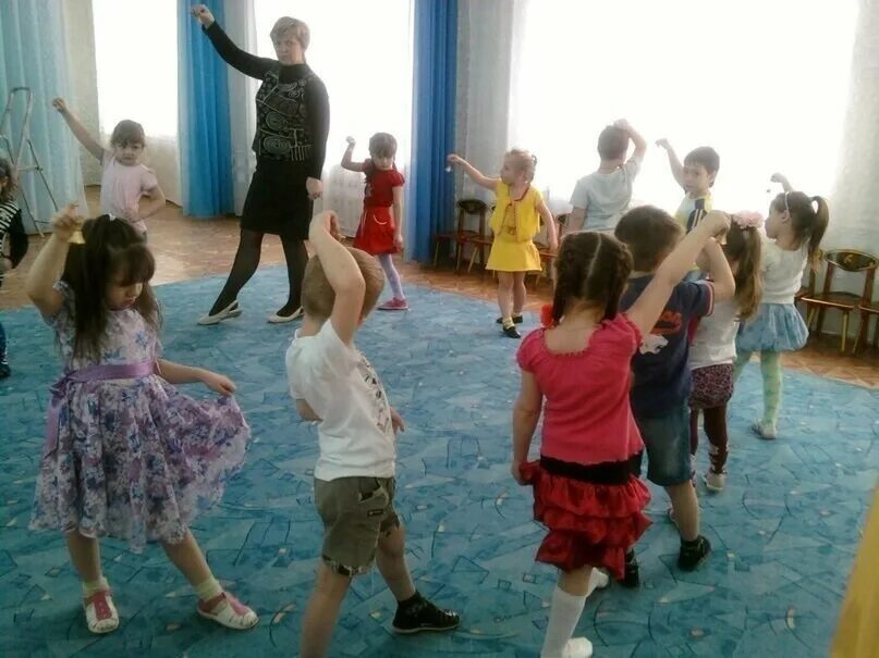 Упражнения для зарядки для детей. Детьми««станцуем…». Повтори движения под музыку для детей. Just dance (игра). Повтори движения под музыку для детей.