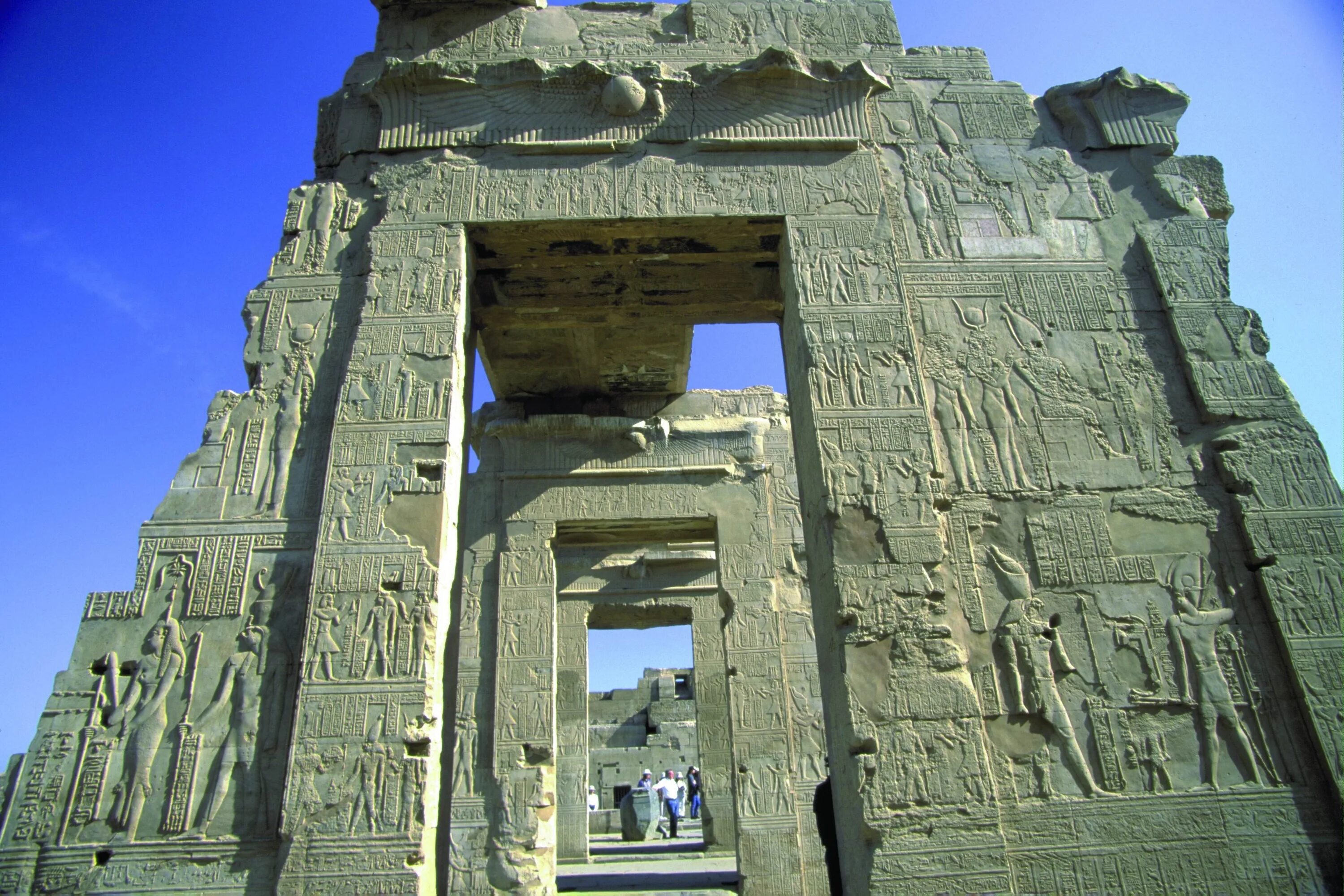 Temple gate. Ворота в древнем Египте. Египет монумент врата. Каменные ворота Египет. Арка Египет.