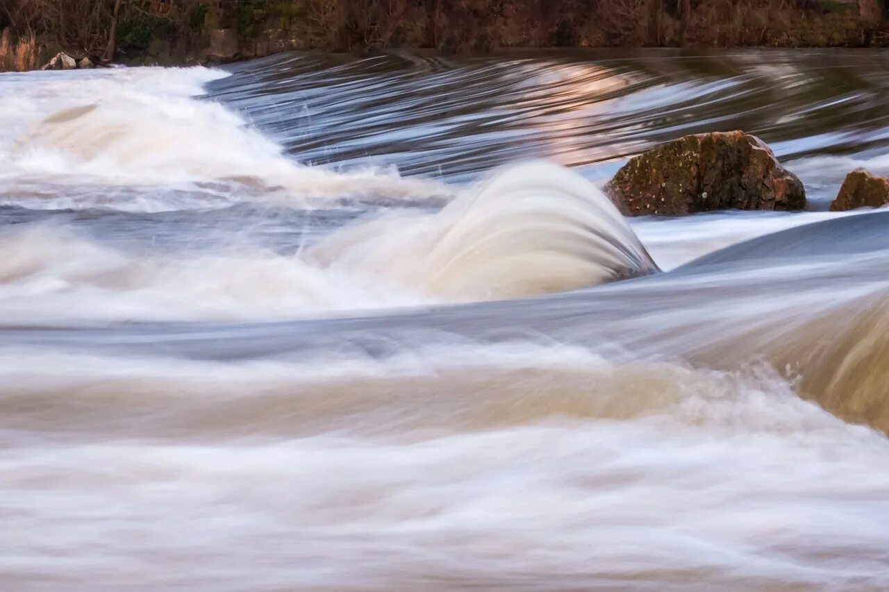 Поток фото. Водопад. Поток фото. Горный поток фото. Горная река бурлящий поток.