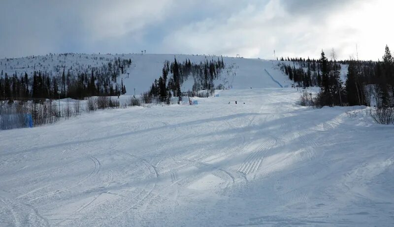 Горнолыжный склон салма полярные зори. Салма полярные зори. Горнолыжный склон полярные зори. Горнолыжный курорт полярные зори. Полярные зори склон салма.