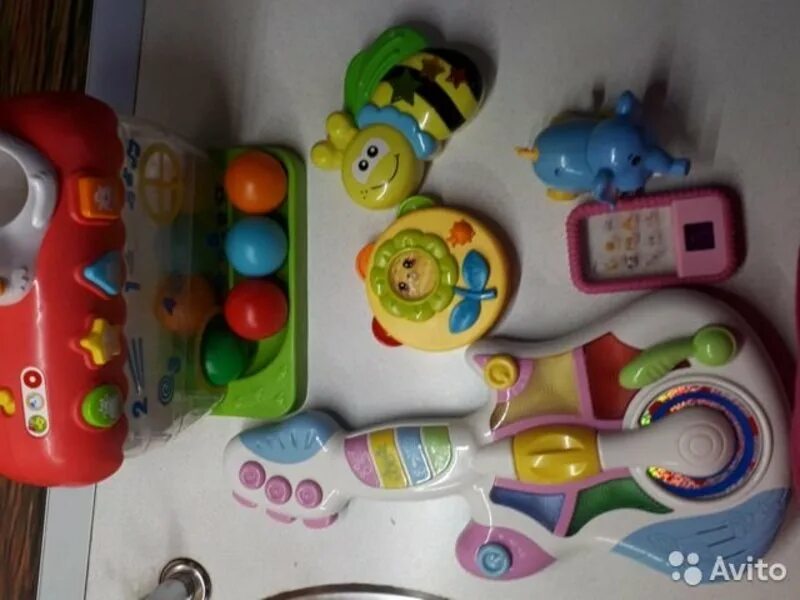 пианино улитка игрушка музыкальная как играют дети. развивающие игрушки от года. развивающие игрушки. игрушка деревянная развивающая. развивающие игрушки для детей.