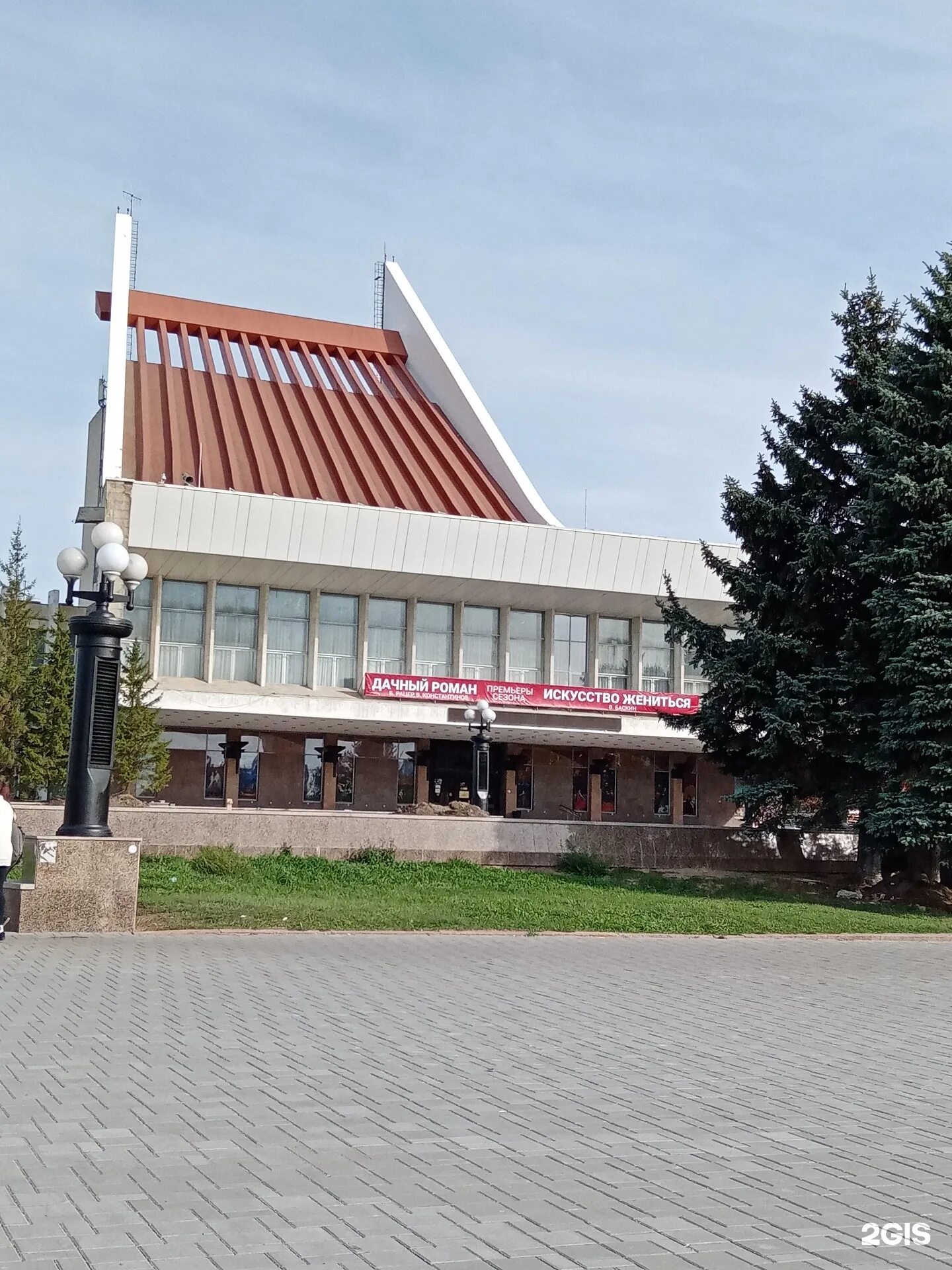 Музыкальный театр омск омск. Музыкальный теарт омск. Программка музыкального театра. Театр трамплин в омске. Бук омский государственный музыкальный театр.