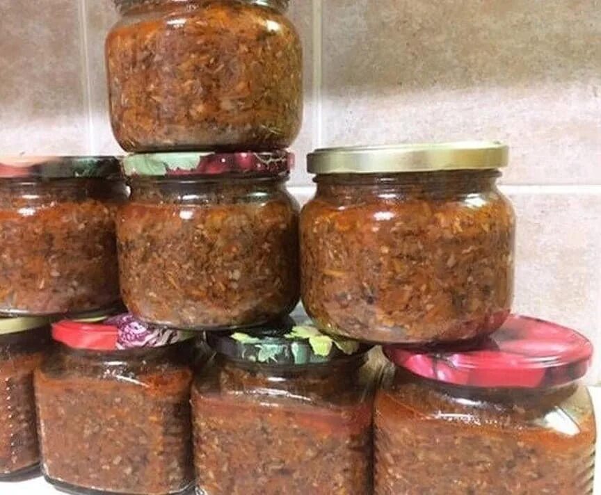 Икра на зиму опята с морковью. Икра на зиму опята с морковью. Икра из грибов опята с морковью и луком. Икра из опят с чесноком на зиму. Грибная икра опята.