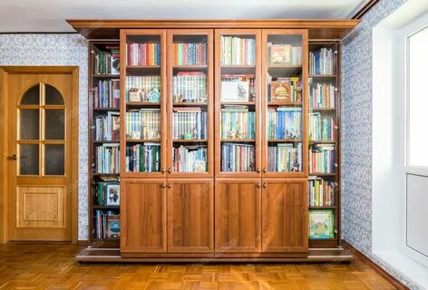 Книжный шкаф в доме