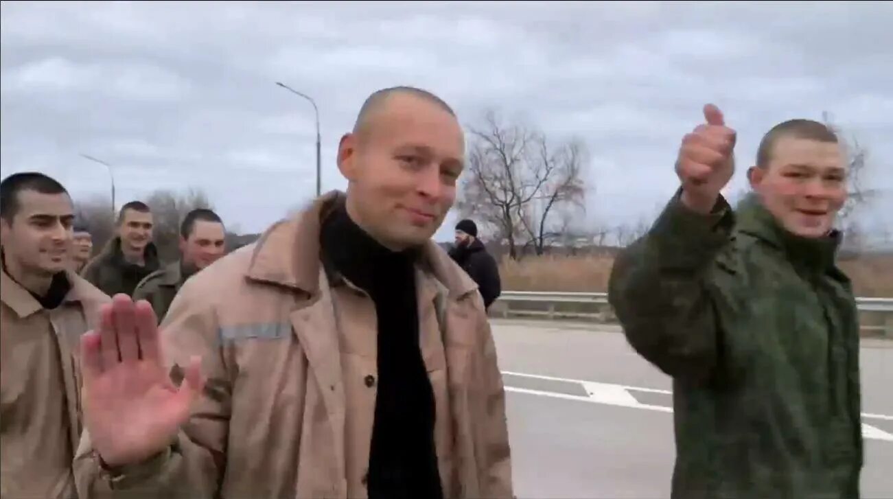 Пленные 25 июня. Пленные 25 июня. Русский военнослужащий. Пленные 25 июня. Солдаты донбасса.