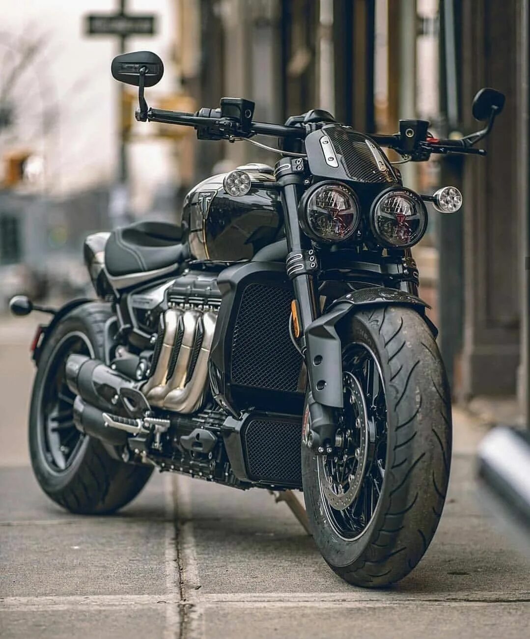 Триум. Мотоцикл триумф рокет. triumph rocket iii мотоцикл. triumph rocket iii 2025. мотоцикл триумф 2.3.