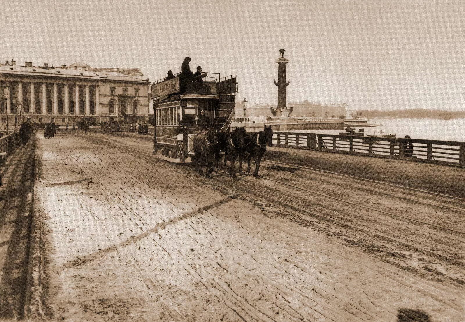 Санкт петербург какой город раньше был. Конка в Санкт-Петербурге. Дворцовый мост в Санкт-Петербурге. Конно-железная дорога Конка в Петербурге. Дворцовый мост 1916.