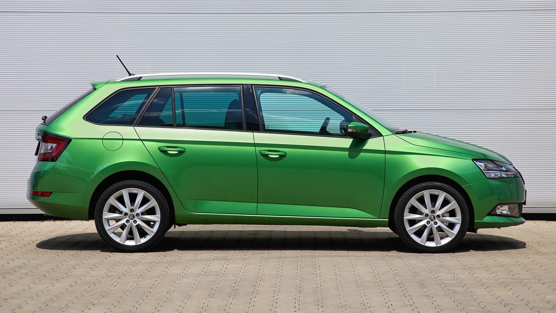 Шкода фабия лошадиные силы. Skoda fabia combi. skoda fabia combi 2019. škoda fabia фабия. skoda fabia combi 2018.