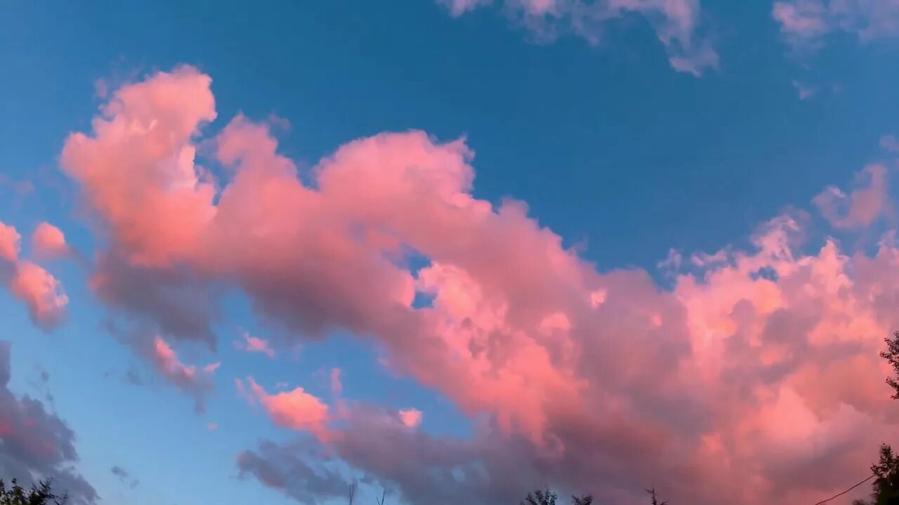 Песни миланы розовое небо. Розовое облако. Эстетика розового и голубого. Розовое небо. Розовое небо с облаками.