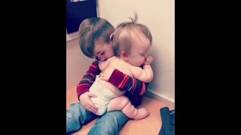 Брат зажал сестру