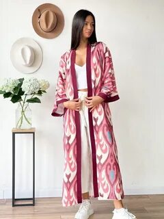 Жібек халат бейнеде