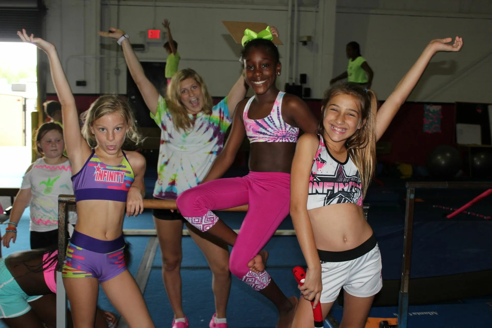 Черлидинг позы. Let's cheer. Черлидинг позы. Симс 4 черлидинг. Xbox 360 2011.