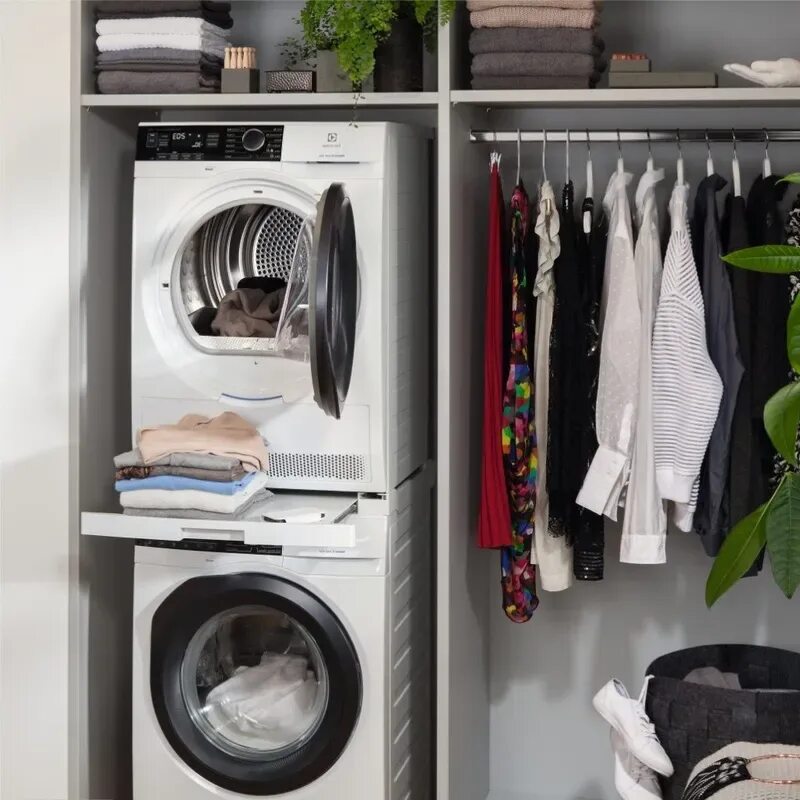Сушильная установка для белья. Electrolux perfectcare 900. комплект стиральной и сушильной машины electrolux ew6f3r28wu + ew8hr358s. монтажный комплект с выдвижной полкой electrolux e4yhmkp3. electrolux perfectcare 600 сушильная машина.