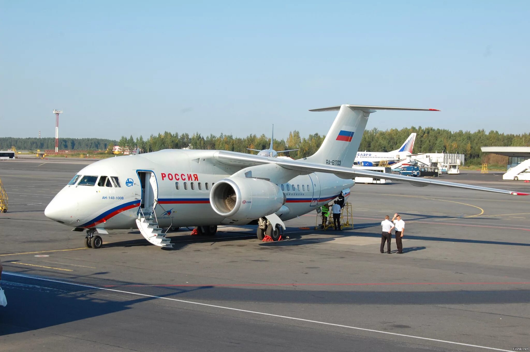 Самолет АН-148-100. АН-148 пассажирский самолёт. Самолет Россия ан148. Antonov an-148-100e. Самолет 2 раза в год