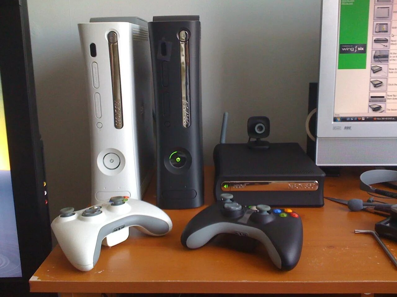 Купить приставку xbox 360. Xbox 360 Slim. Xbox 360 Slim Elite. Игровая приставка Xbox 360 250 GB. Версии Xbox 360 fat.