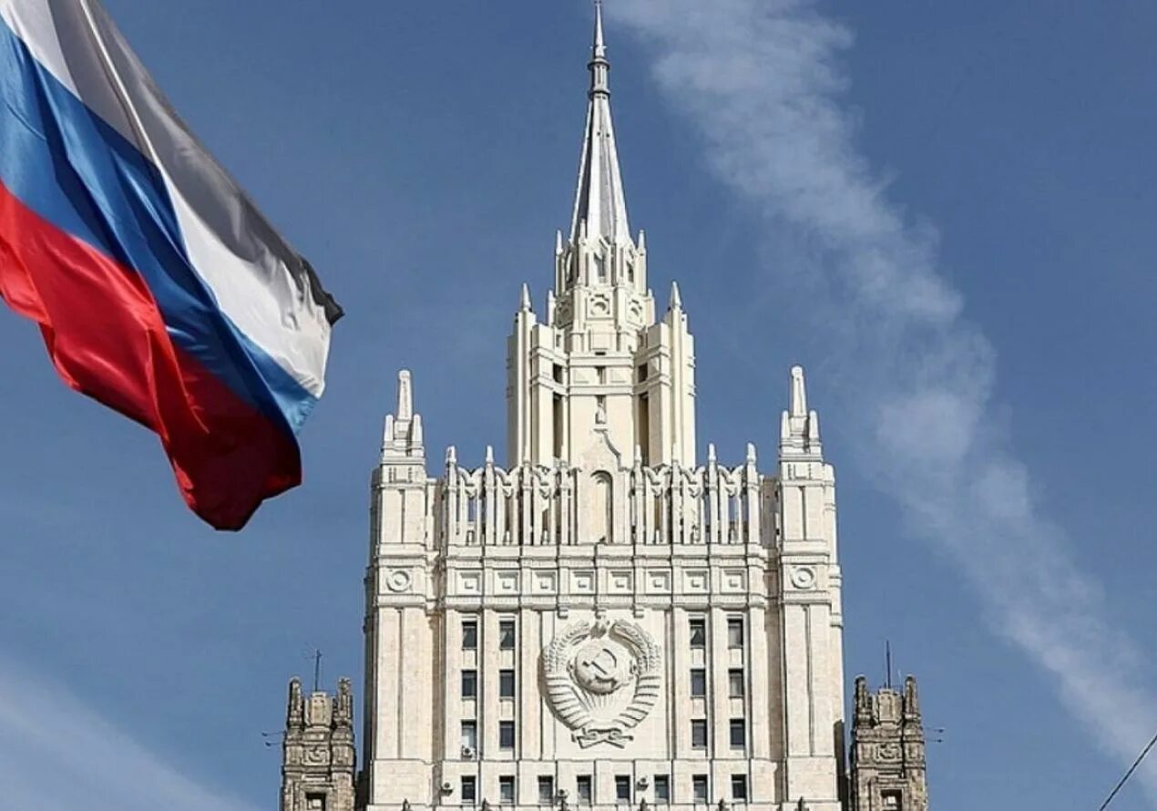Создание мид. Мид рф. мид россии здание. флаг мид рф. мид рф здание с флагом.