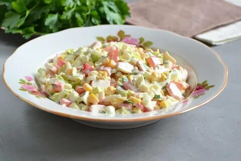 Крабовый салат с китайской капустой и кукурузой