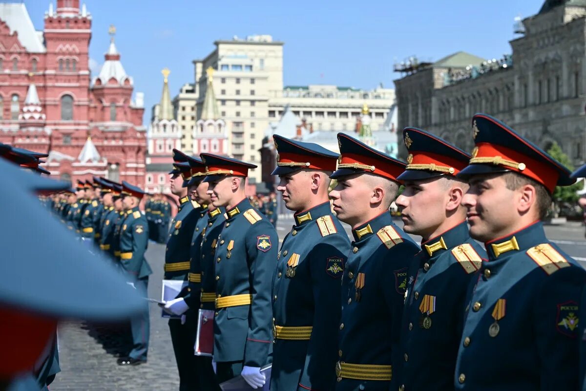 Выпуск МВОКУ на красной площади. МОСВОКУ выпуск 2022. МВОКУ 123 выпуск. МОСВОКУ выпуск 2021.