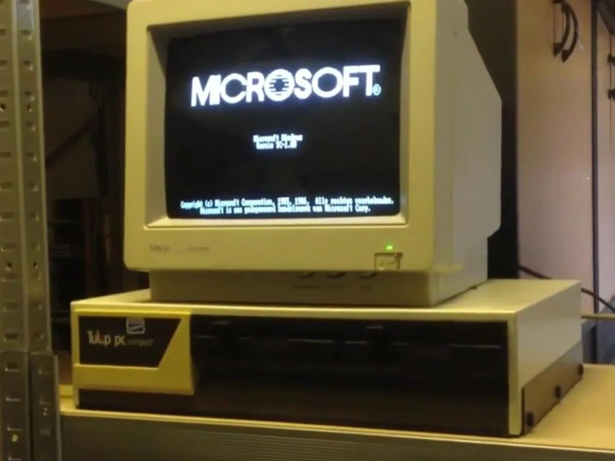 Компьютеры 98 года. Microsoft Windows 1.01. Виндовс 1.0 компьютер. Первые компьютеры виндовс 1.0. Microsoft Windows 1.0 1985.