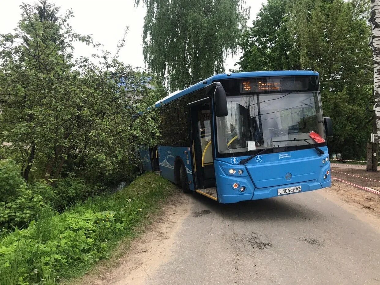 Тверь автобус 56. Транспорт Верхневолжья Осташков. Автобус транспорт Верхневолжья Осташков. Автобус Тверь. Тверской автобус.