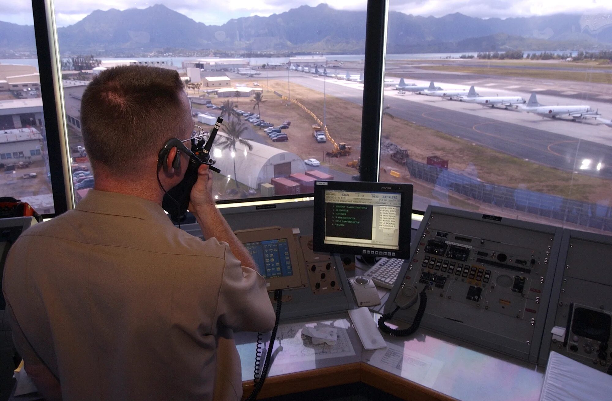 Пульт Air Traffic Controller. Авиадиспетчер. Диспетчер авиации. Военный авиадиспетчер.