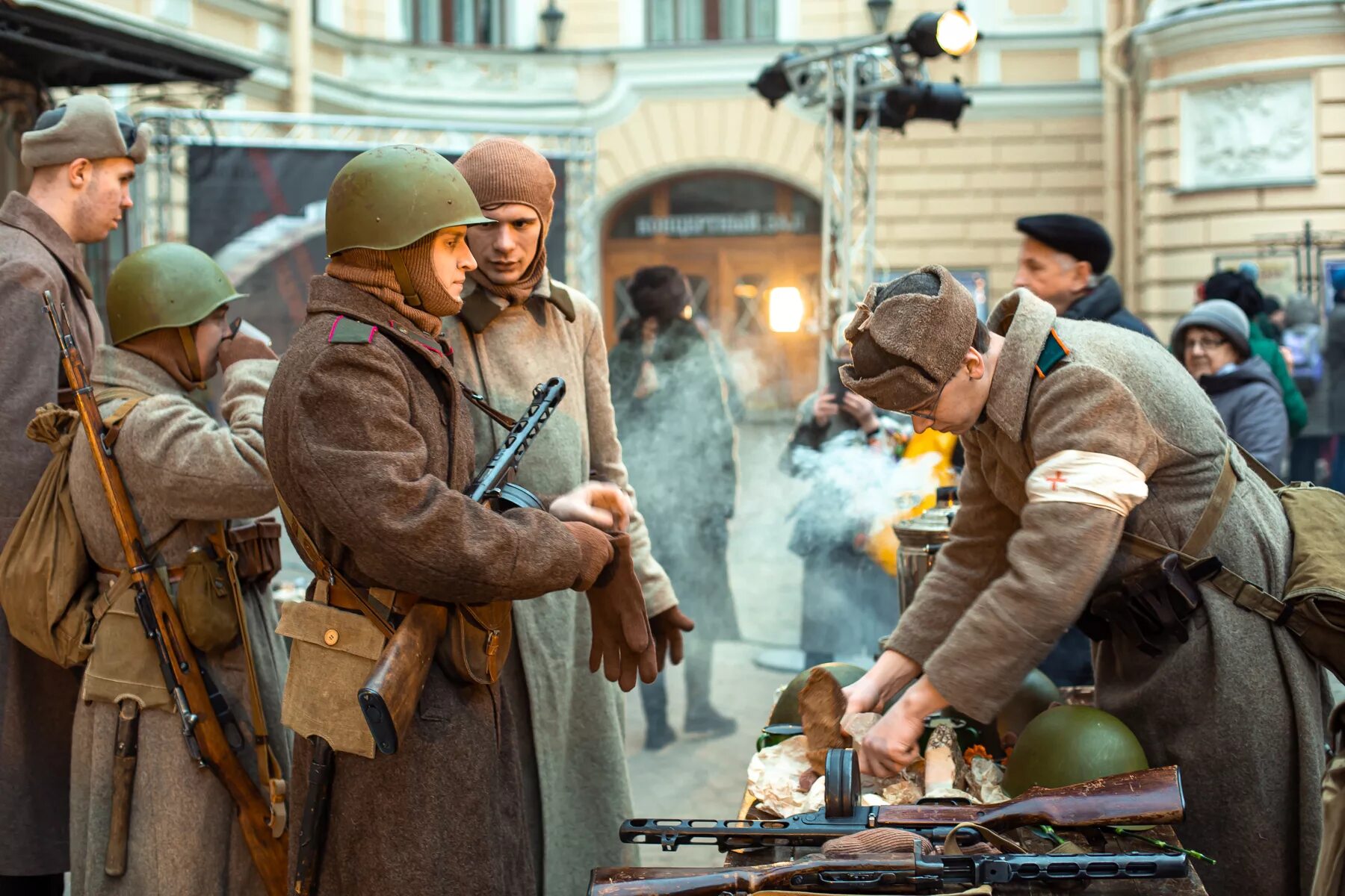 Год конца блокады ленинграда. Освобождение Ленинграда. Ленинград 1944 год. 27 Января блокада. Освобождение Ленинграда от блокады.