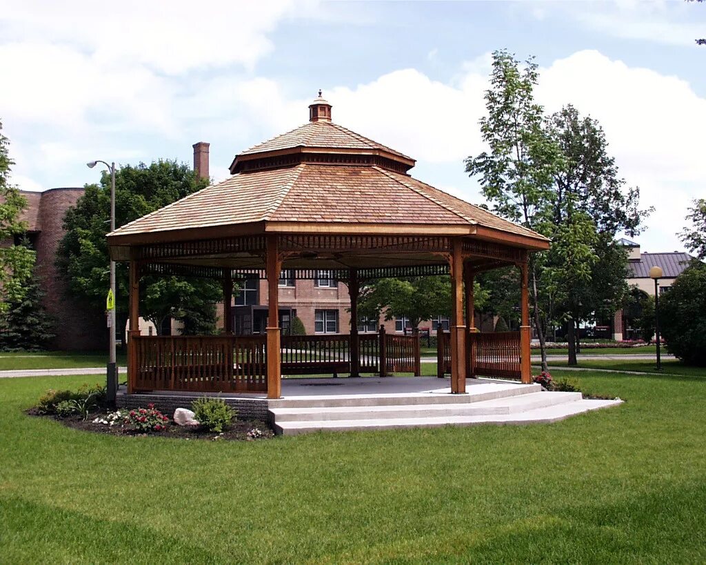 Беседки высокое. Беседка барбекю, газебо. Беседка брусовая Gazebos. Зона барбекю в шестиугольной беседке. Восьмиугольная беседка с мангалом.