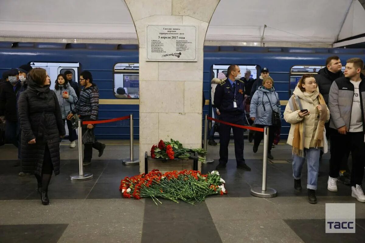 Теракт в питерском метро 2017. 3 Апреля 2017 Санкт-Петербург теракт. Теракт в Петербургском метрополитене 3 апреля 2017. Взрыв в метро Санкт Петербурга 2017.