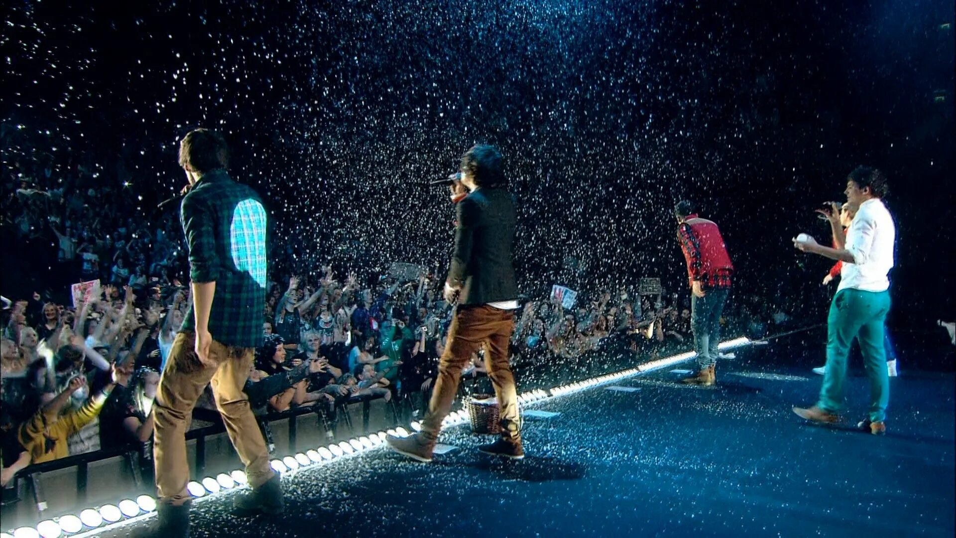 I stayed up all night. Up all Night Tour. One Direction up all Night. Up all Night клуб. Концерт в США град ГРУППЫONE Direction.
