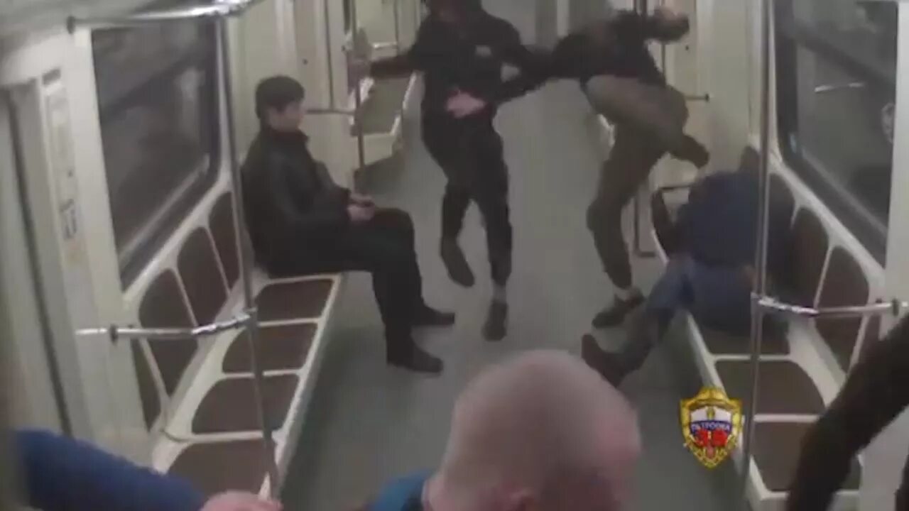 Скинхеды избивают чурку в метро.