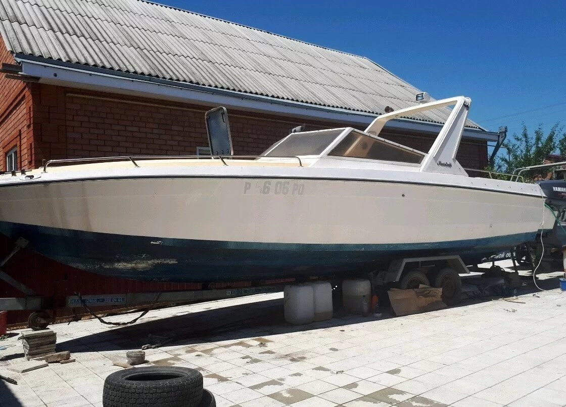 Корпуса мотолодка. Корпус алюминиевой лодки. Катер американский пластиковый. Композитные надстройки тральщик стеклопластик. Алюминий в судостроении.