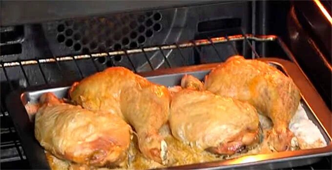 Курица в духовке градусы. Курица в духовке готовится 2 часа. Градусы запекания курицы. Режим духовки для курицы целиком. Поставь кура