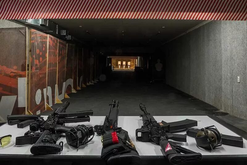 тир огнестрельного оружия. тир в москве с огнестрельным. стрелковый клуб выстрел москва. москва стрельбище тир. огнестрельный тир в москве.
