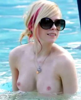 Avril Lavigne - Photo #22 / 25 @ x3vid.com.