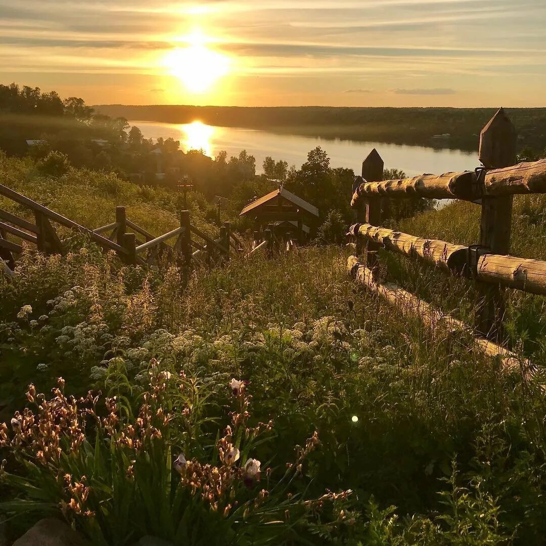 Русские на природе часть. Лето в деревне. Природа деревня. Деревенский пейзаж. Красивый закат в деревне.