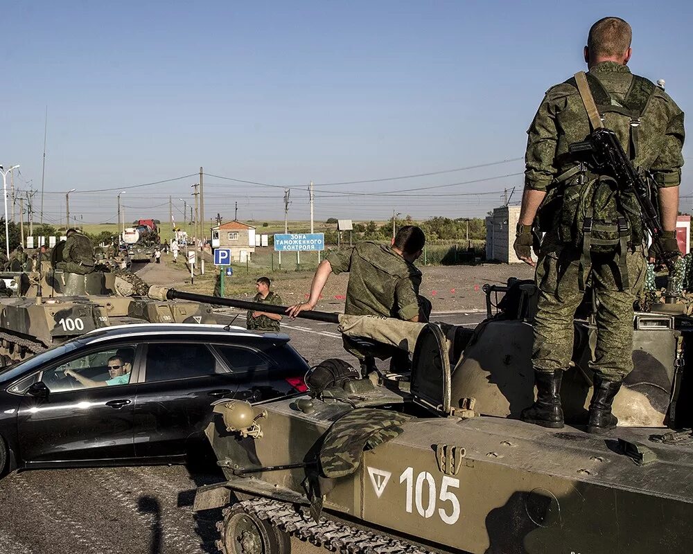 Украинская граница войска. Российская армия на границе с украиной. российская армия н агранице с украино. российские войска на границе с украиной. российские военные на границе.