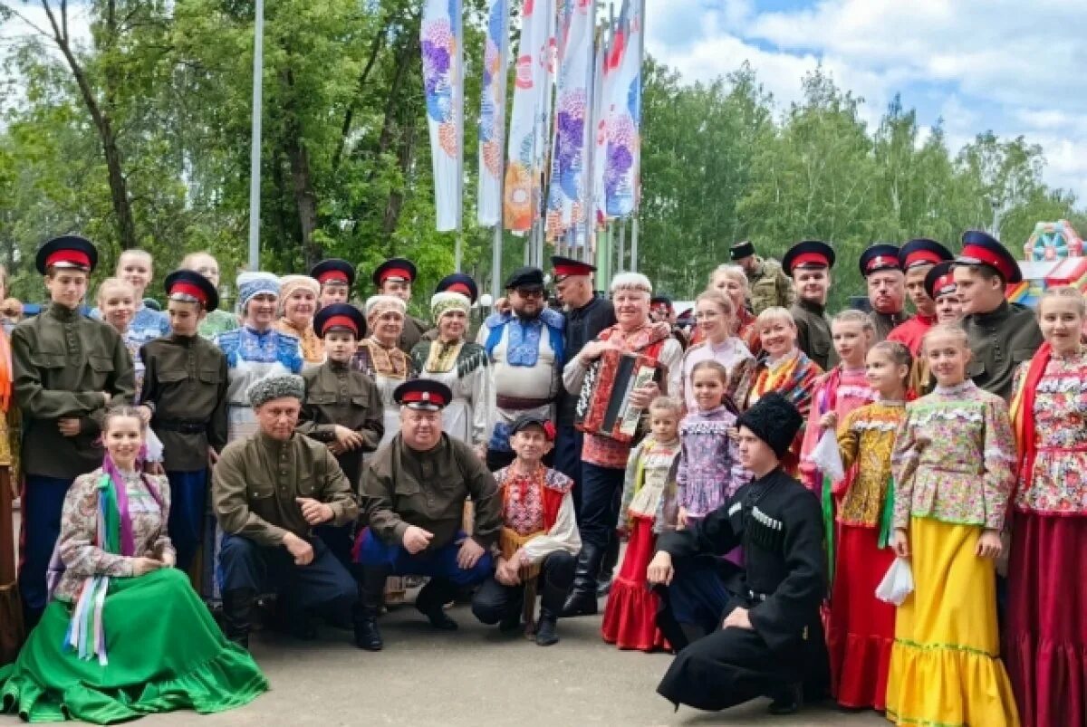 12 июня праздник ярославль программа. Казачий ансамбль ярославль чарочка. фестиваль казачьей культуры. казачьи гуляния.