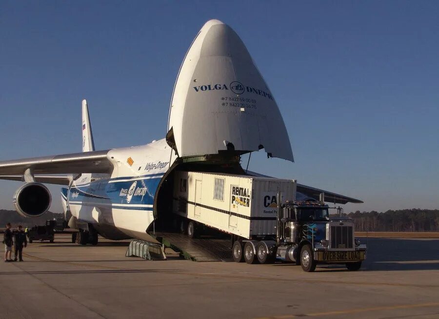 Грузовик самолет. АН-124-100.