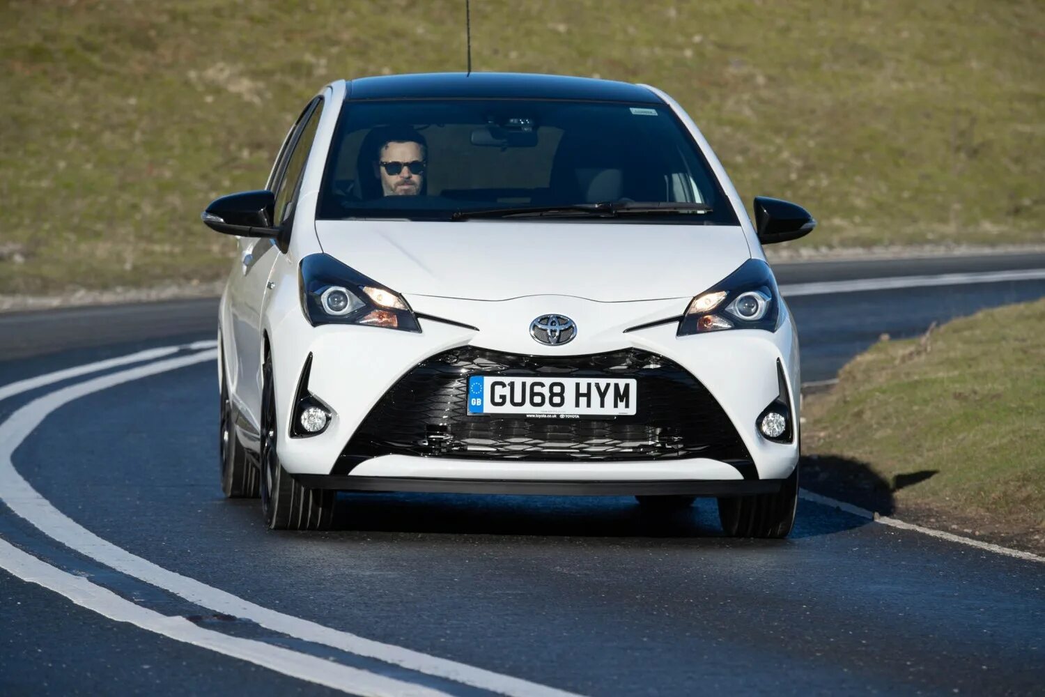 Тойота Ярис спорт 2021. Toyota Yaris gr 2019. Toyota Yaris gr Sport. Toyota Yaris Hybrid gr.