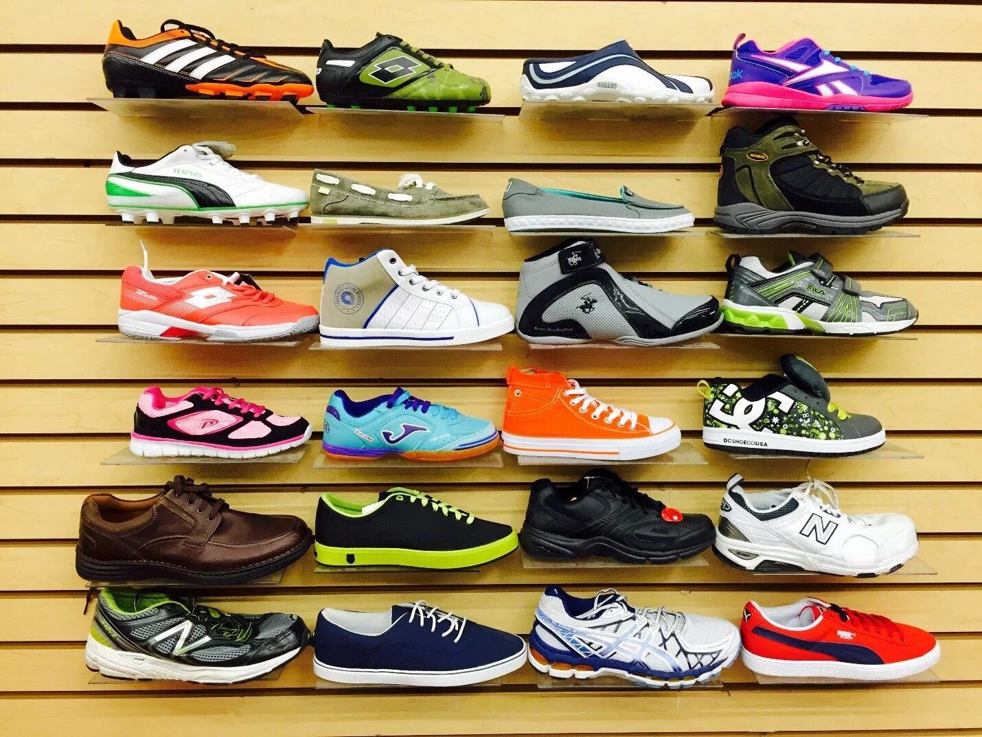Кроссовки. Разные кроссовки. Спортивные кроссовки. Коллекция спортивной обуви. Магазин обуви найк